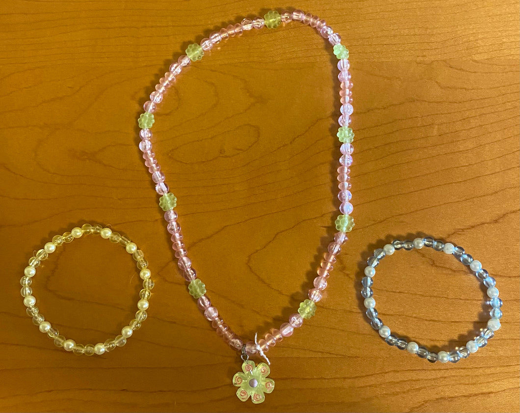 Dress up play 1 necklace 2 bracelets beaded