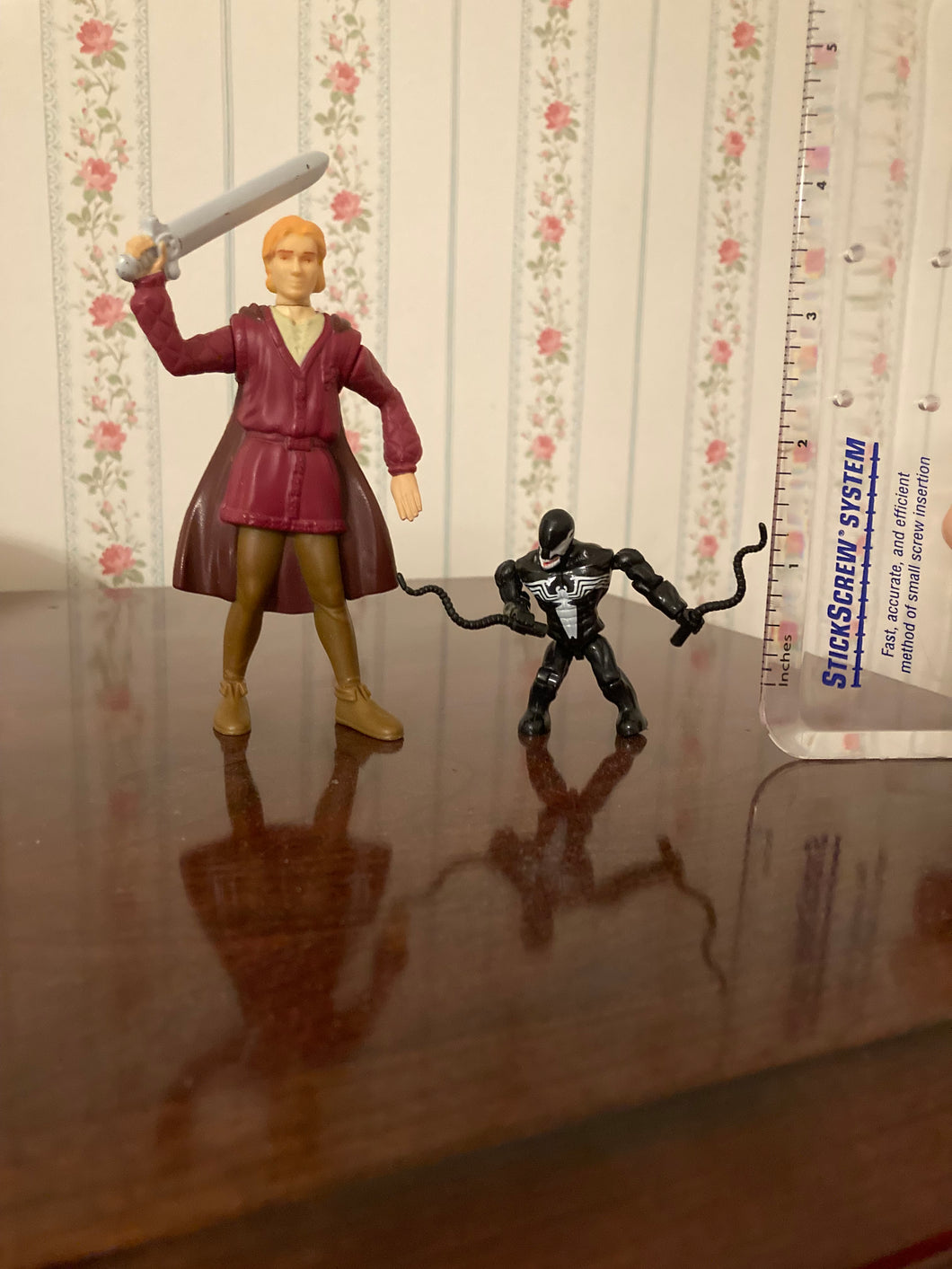 Set of 2 plastic figures 1 big & 1 small