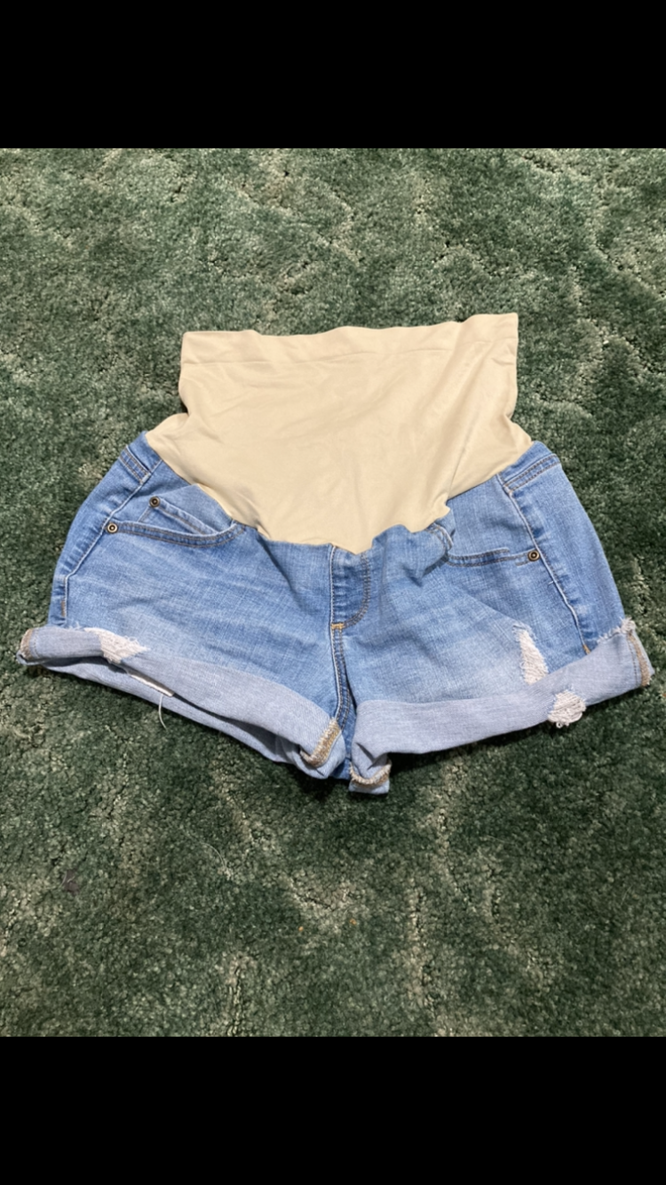 A glow size 8 maternity Shorts - size Women M (8-10)