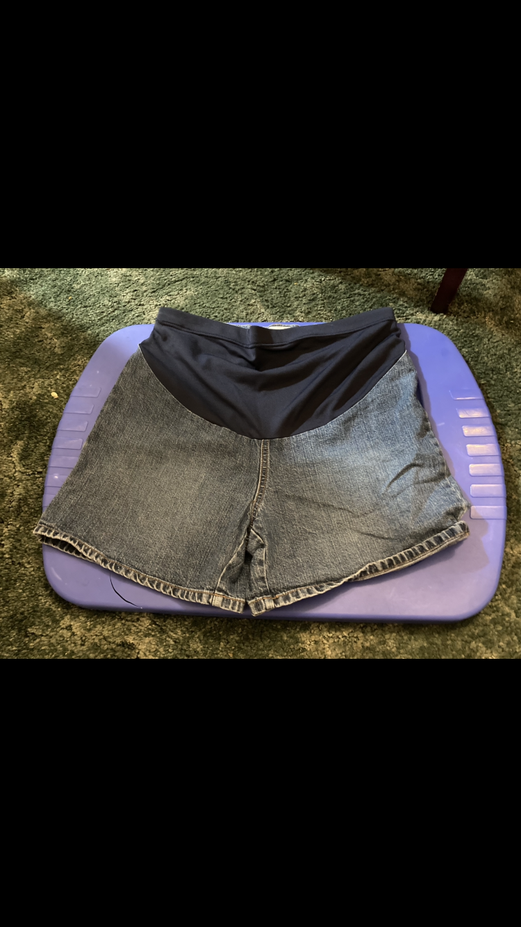 Old navy maternity Shorts - size Women XS (0-2)