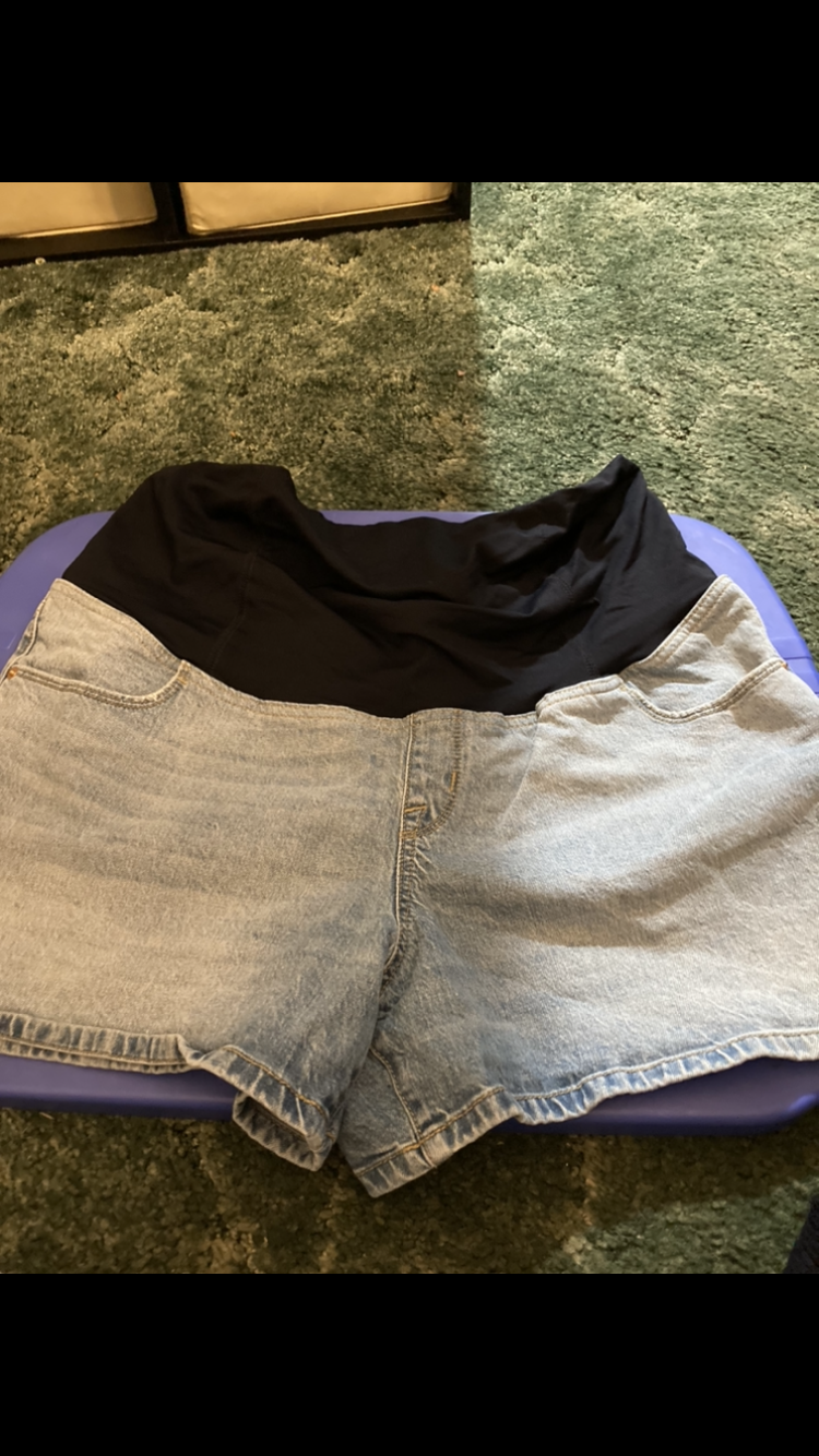 Isabel maternity shorts - size Women XL (14)