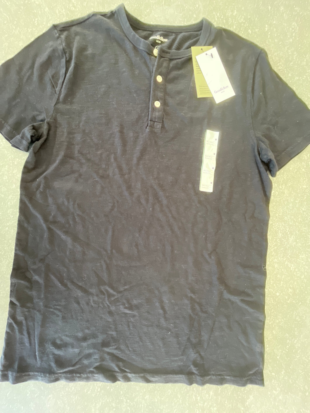 New black shirt NWT w/buttons - size Mens M