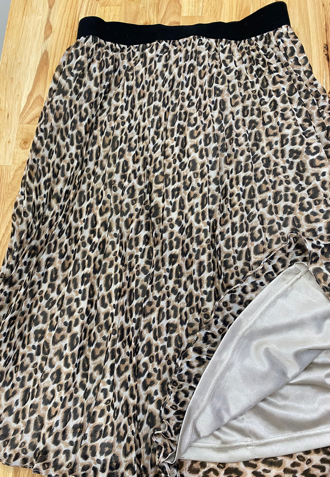 Leopard Print Skirt With black elastic waist - size Women M (8-10)