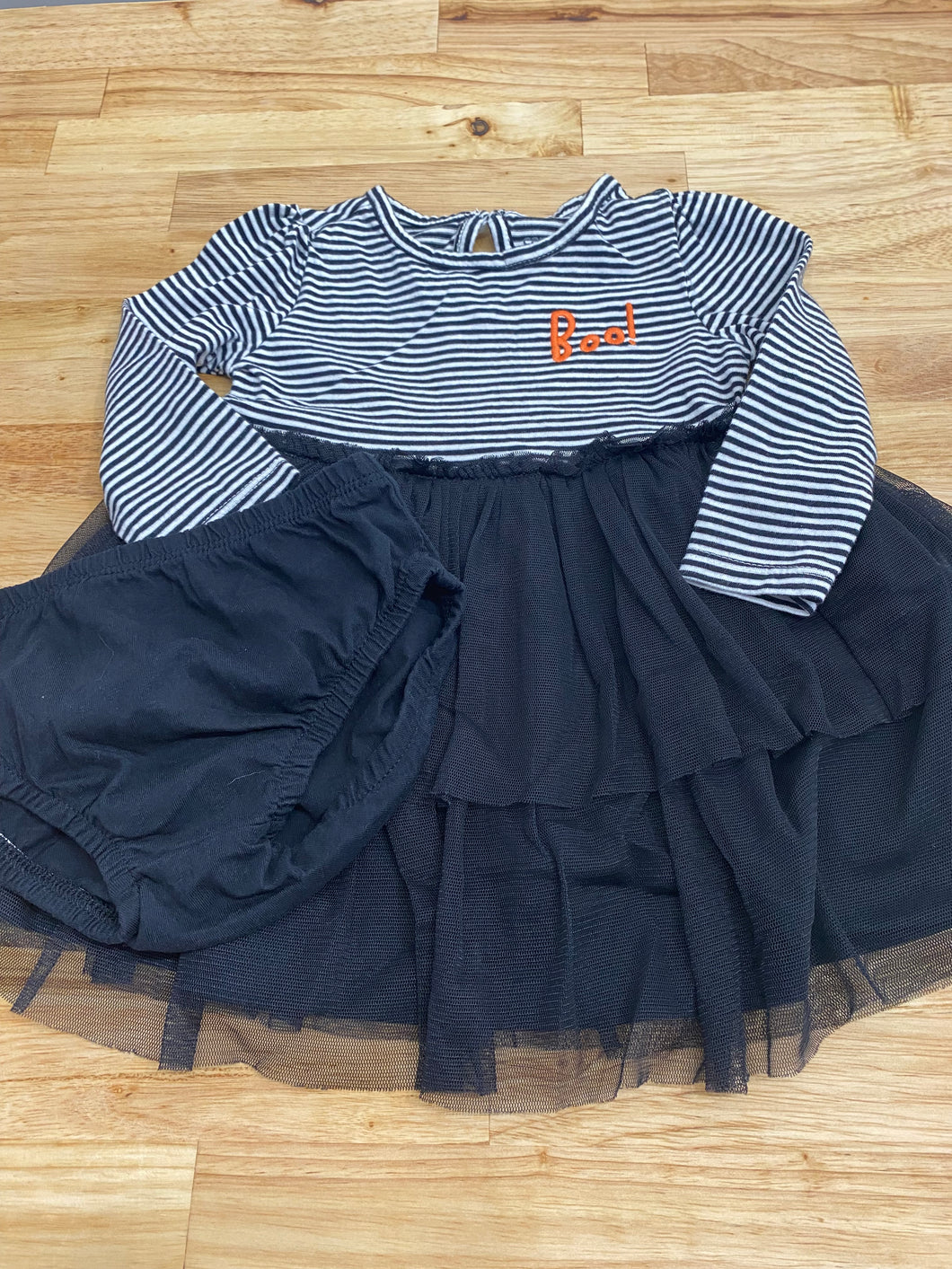 Carters Boo Dress with matching undies - size 6 Months
