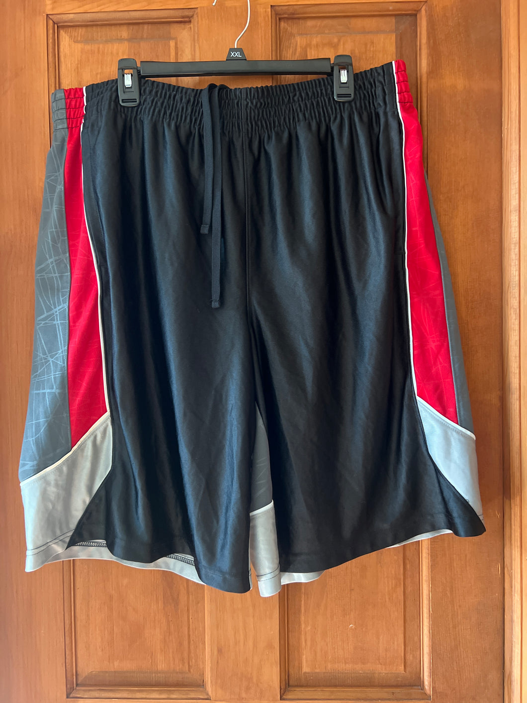 Grey/Red/black Shorts Foundry - size pants 40+