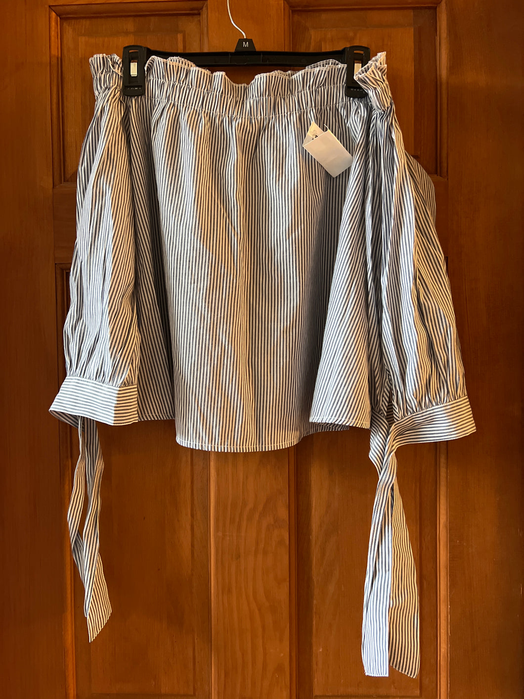 Blue/White Off the Shoul American Eagle - size Junior Girls M (7-9)