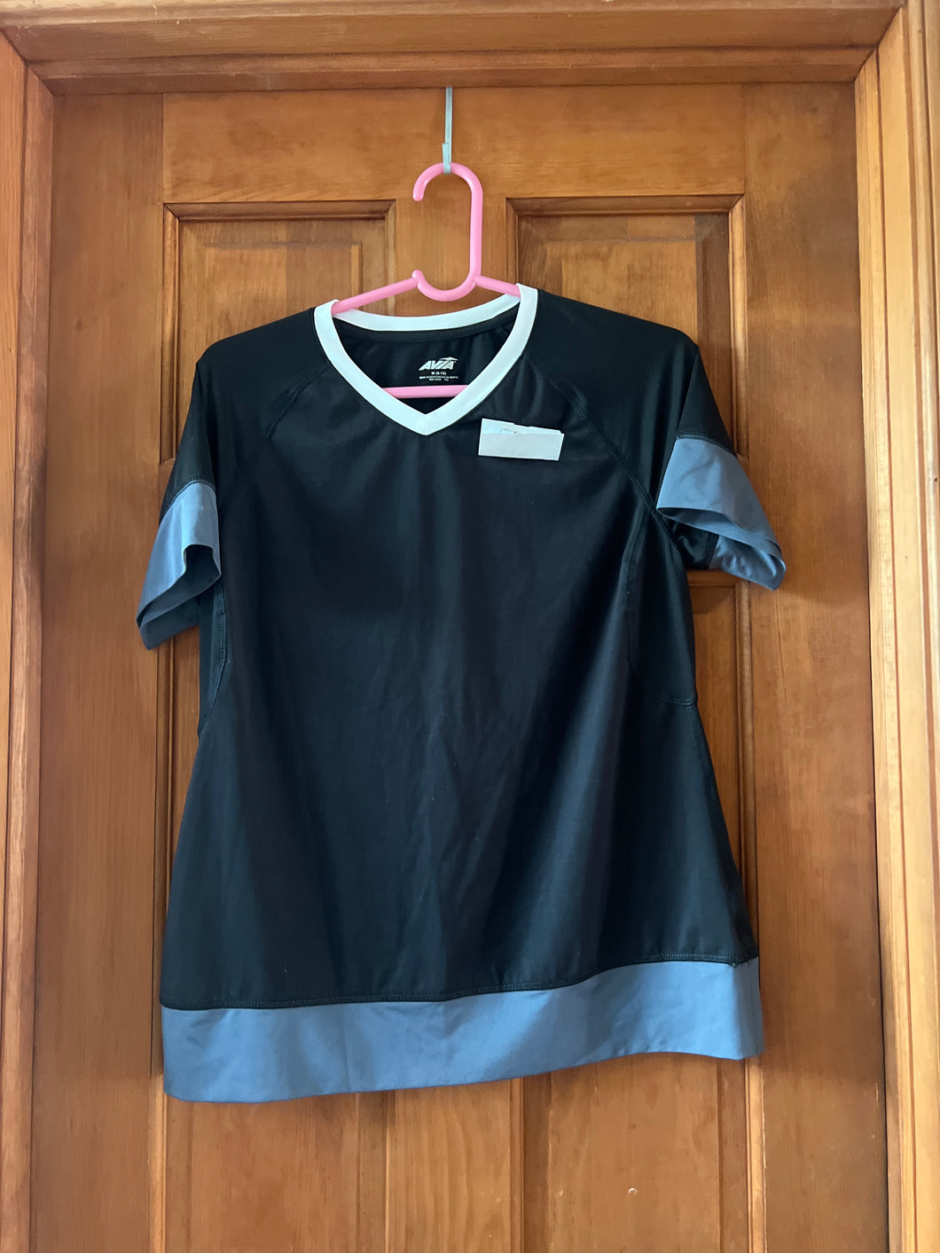 Black/Grey Athletic Top Avia - size Junior Girls M (7-9)