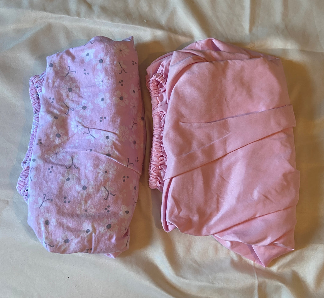 2 fitted sheets for crib or toddler bed - size Crib