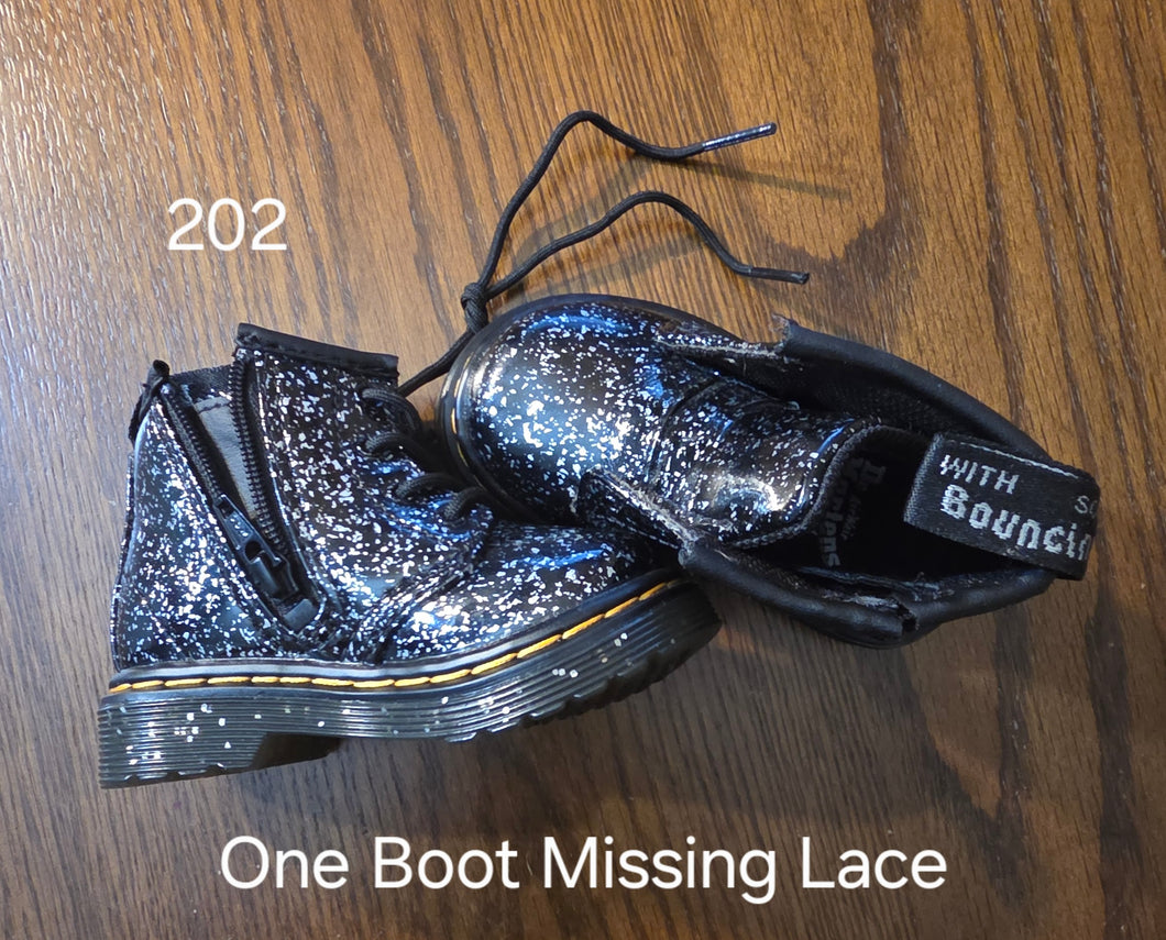 Air Wait Black Boots - size Shoes-Toddler 4