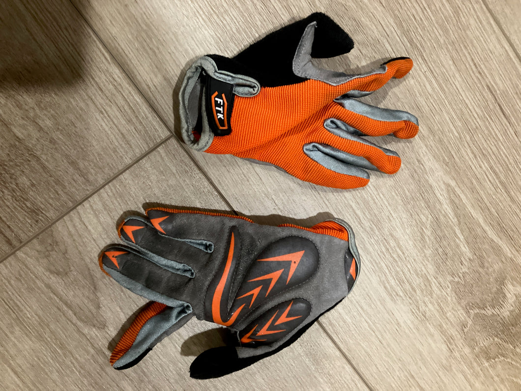 Orange youth riding Gloves