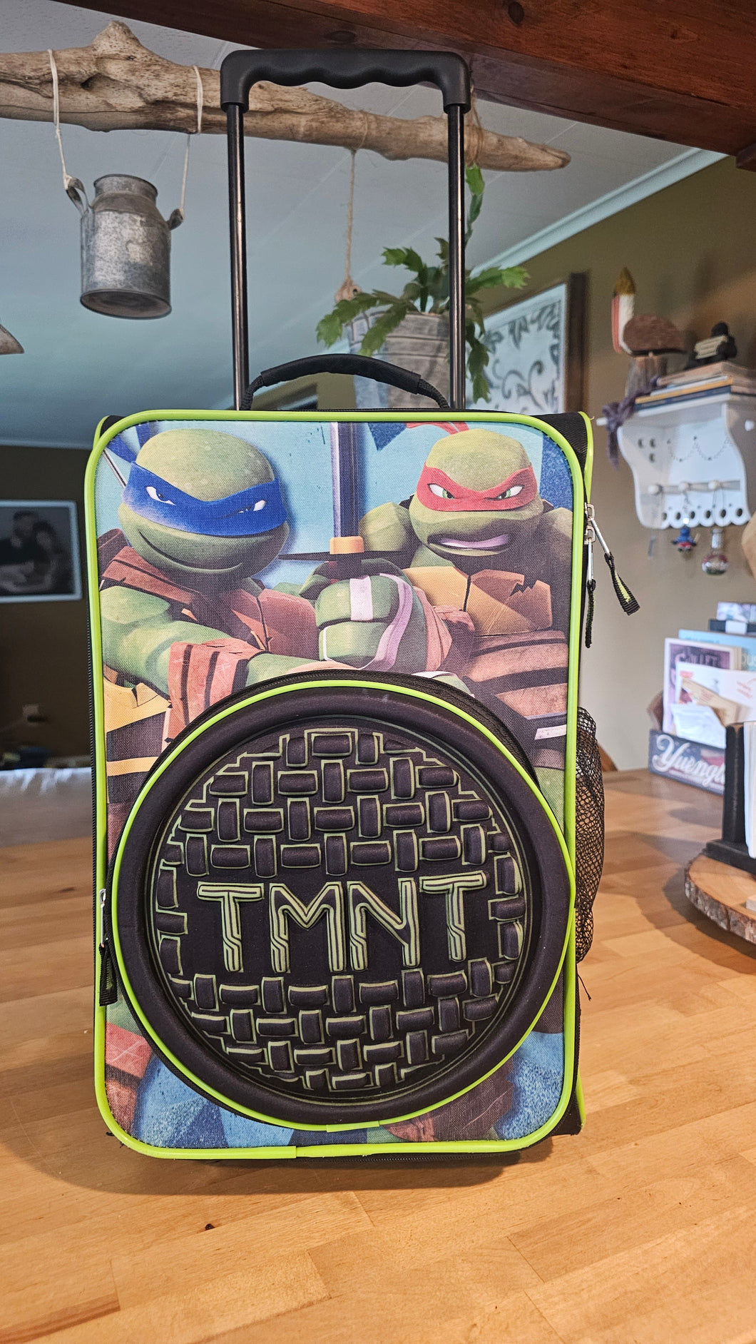 TMNT carry on luggage Has wheels - pull handle
