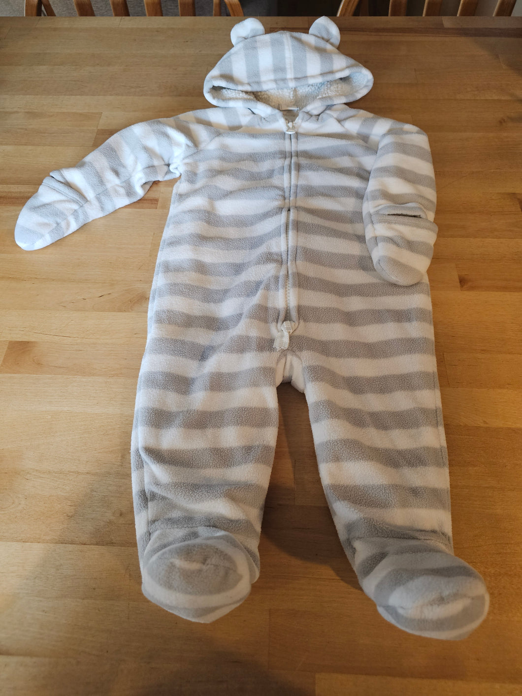 Old Navy winter zip up> Fleece lined winter wear - size 9-12 Months