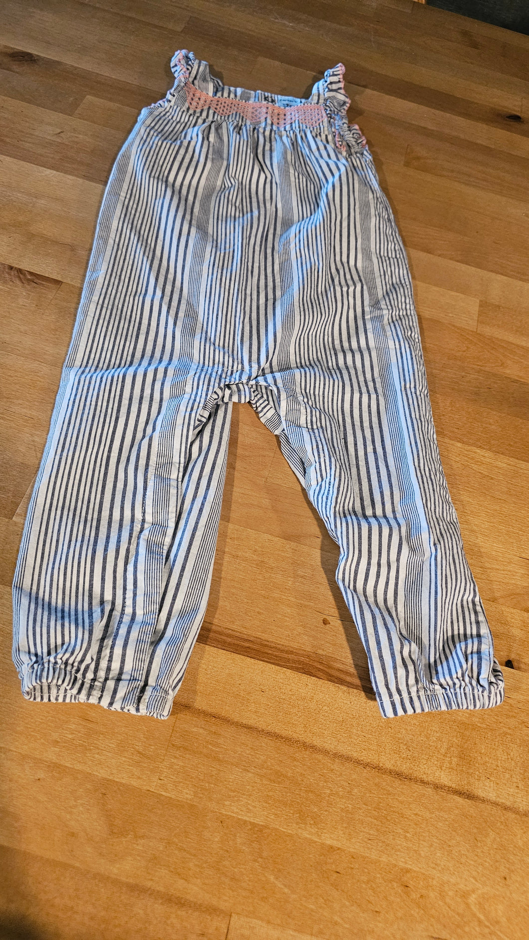 Carter's jumper Button up bottom - size 12 Months