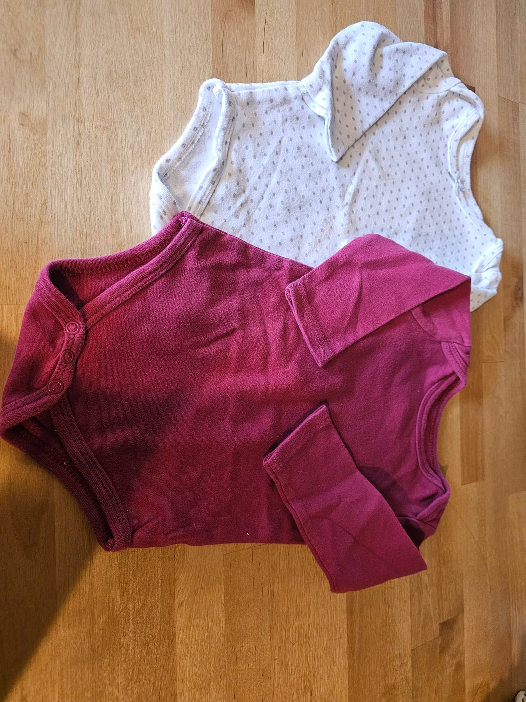 HB brand> Long sleeve onesies - size 9-12 Months