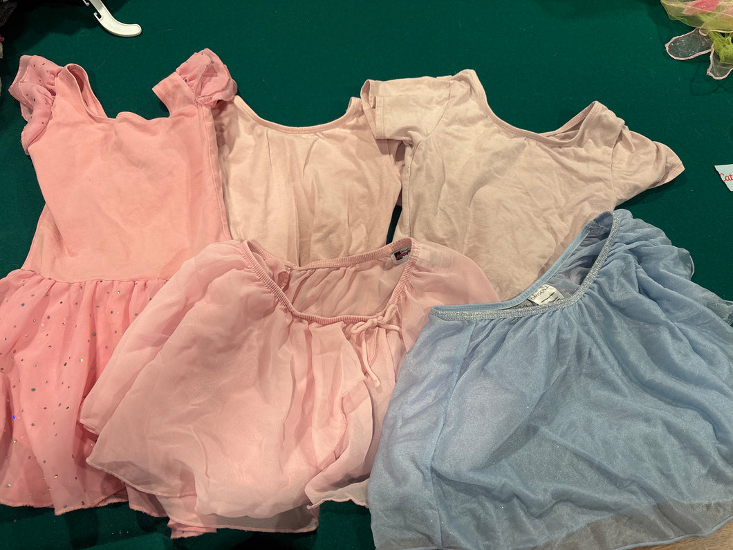 3 leotards 2 skirts - size Kids 8