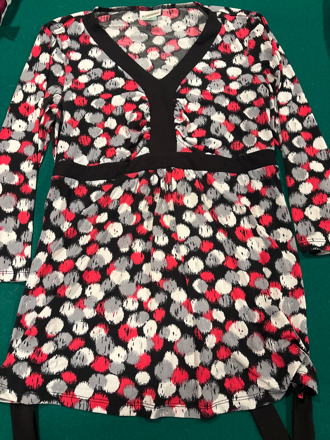 Black and pink l/s Vneck - size Women S (4-6)