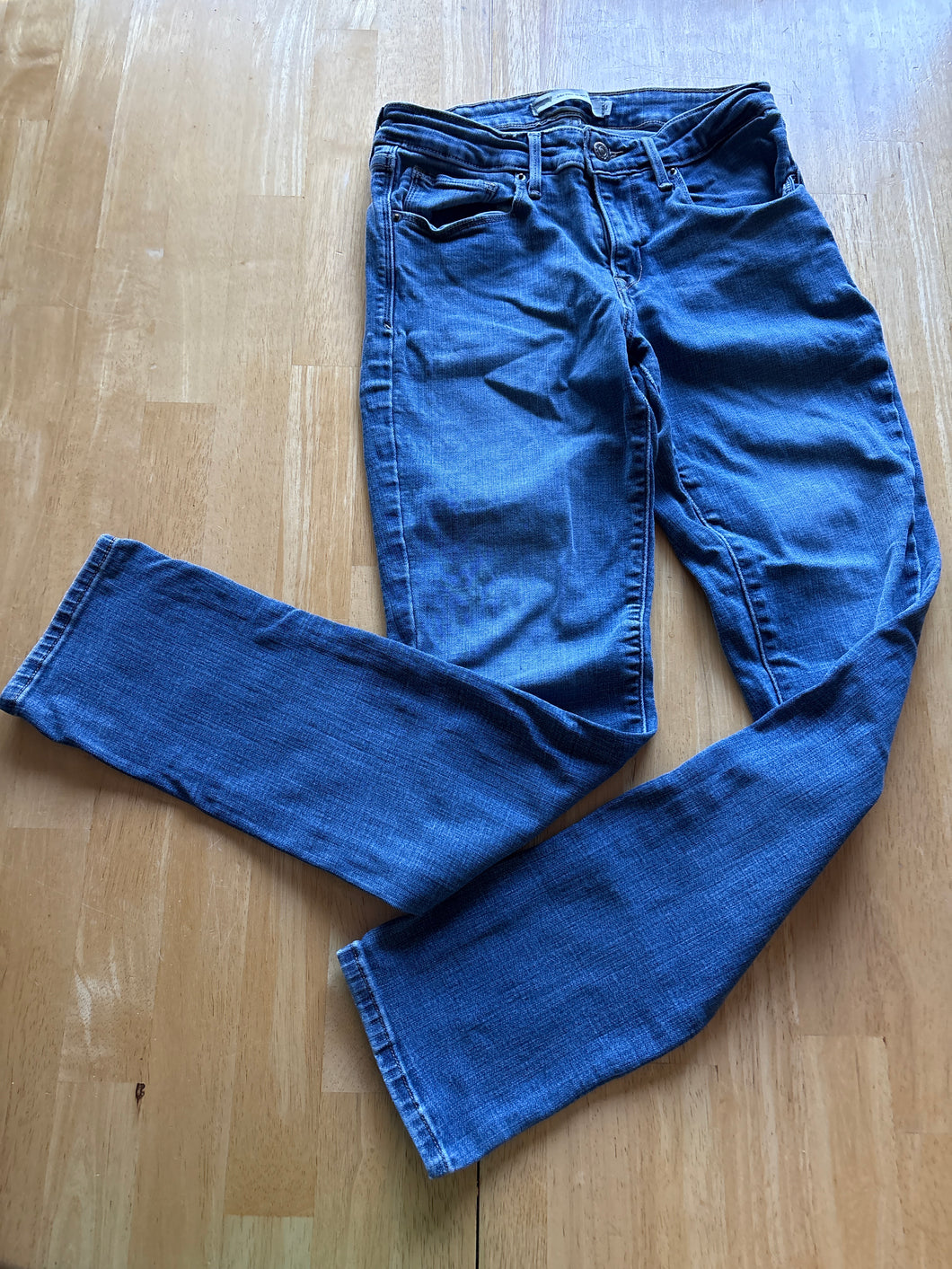 LEVIS MID RISE SKINNY JEANS LIGHTER WASH SZ 4 - size Women S (4-6)