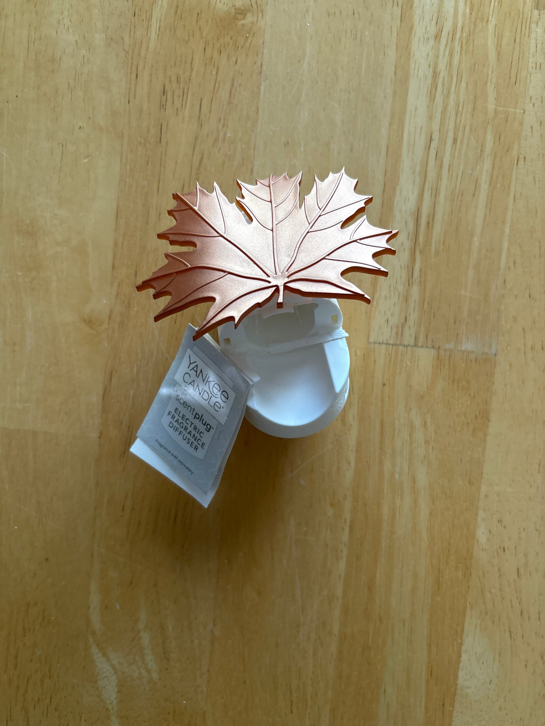 NEW YANKEE CANDLE LEAF SCENT PLUG