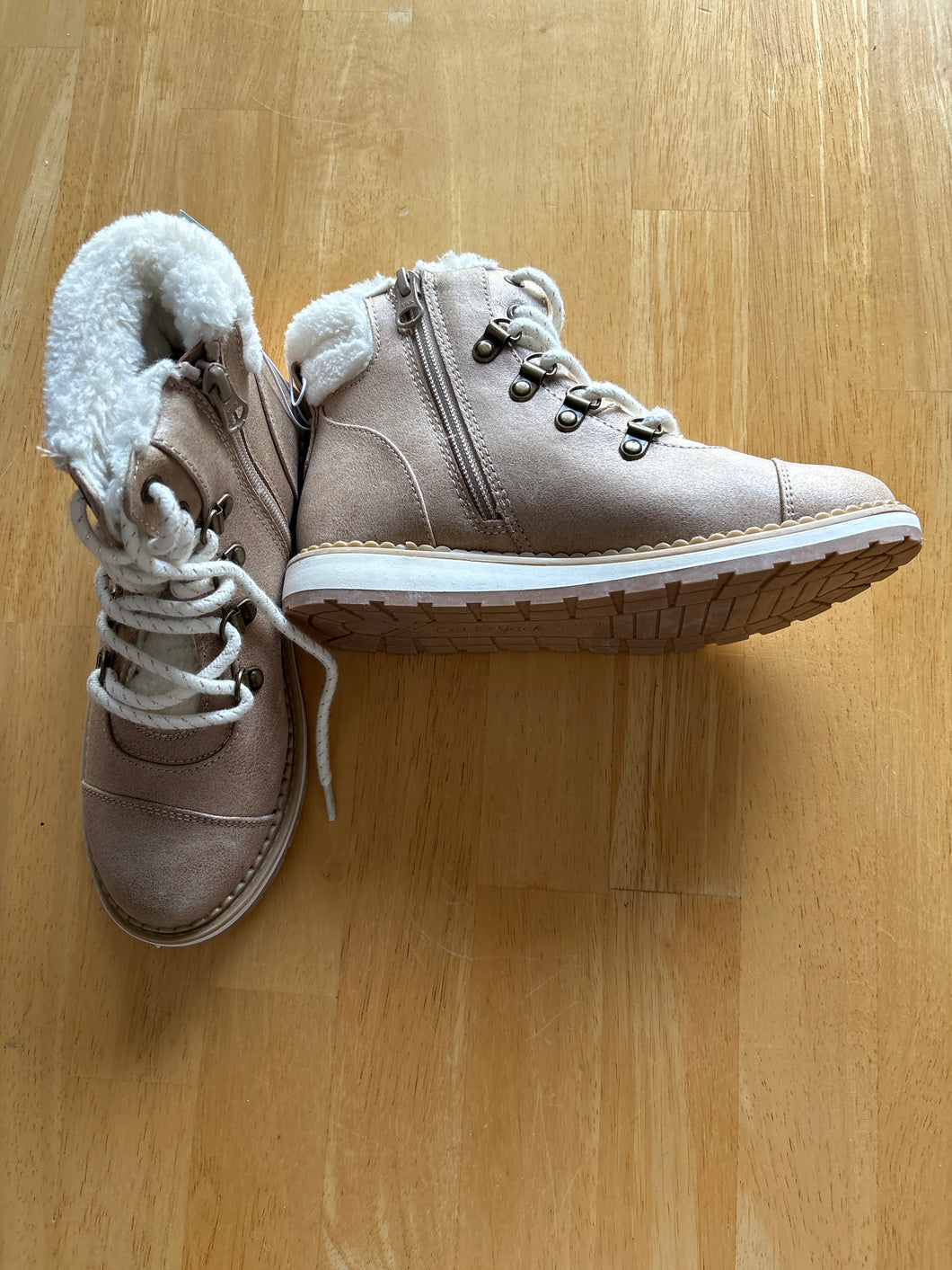 NEW CAT & JACK TAN BOOTS - size Shoes-youth  2