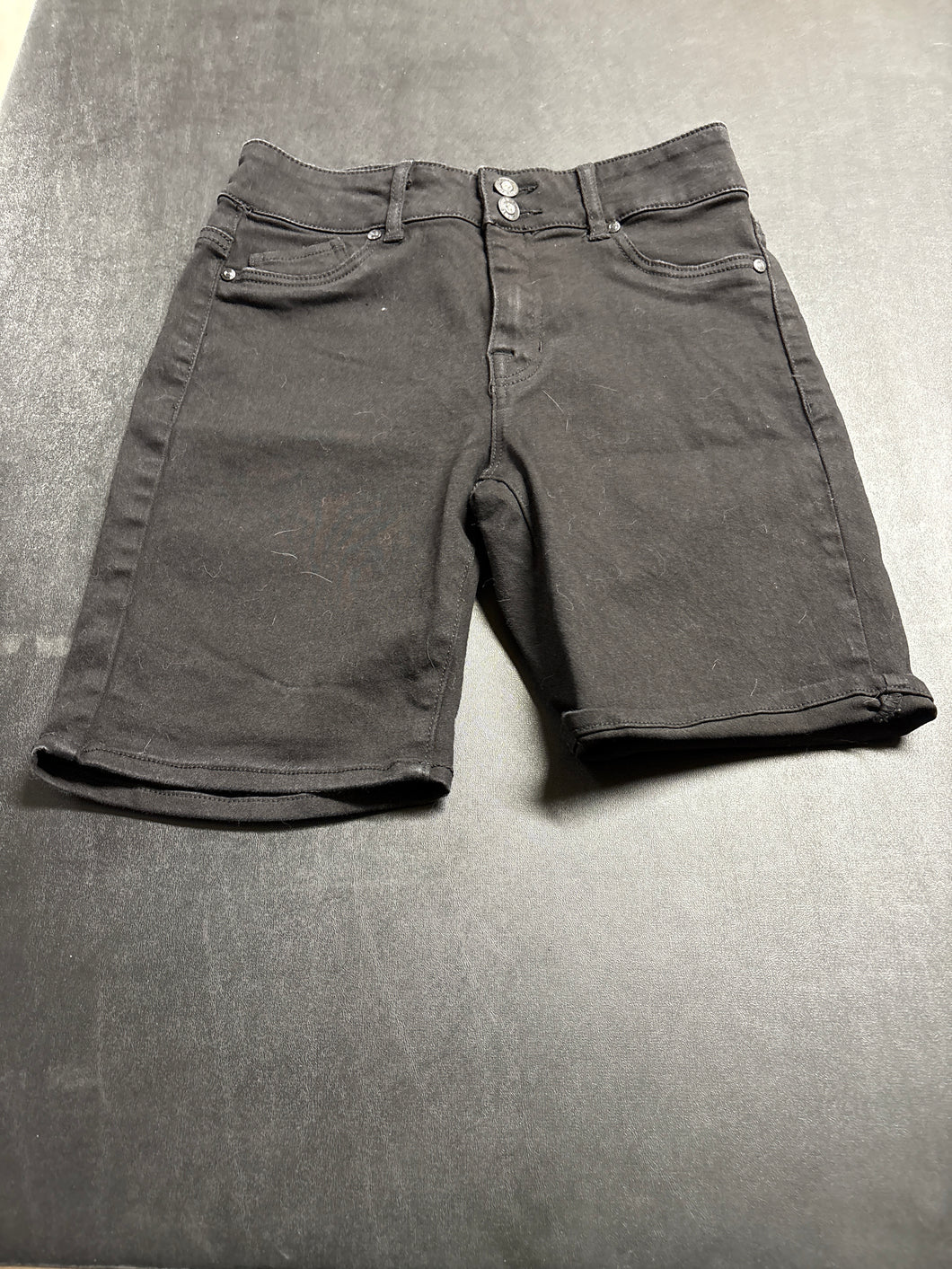 BLACK 6 PETITE SHORTS FAITH JEANY - size Women S (4-6)