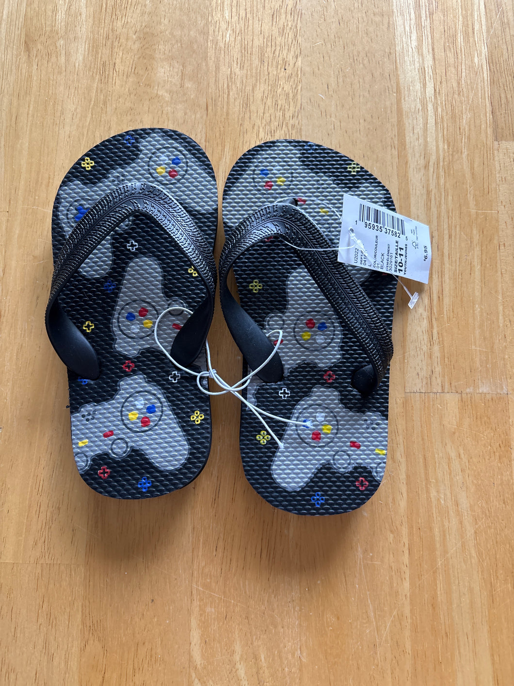 NEW CHILDRENS PLACE GAMER FLIP FLOPS - size shoes-youth   10