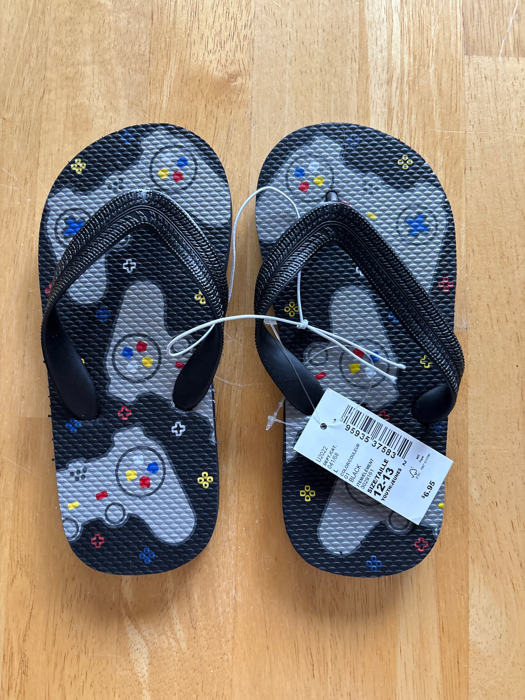 NEW CHILDRENS PLACE GAMER FLIP FLOPS - size Shoes-youth   12