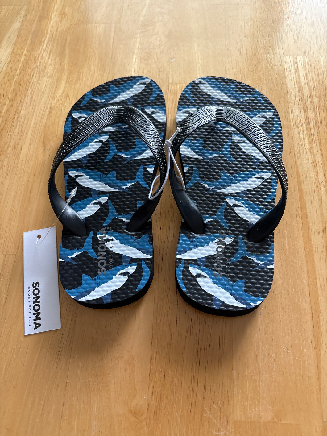 NEW SONOMA SHARK FLIP FLOPS - size Shoes-youth   11