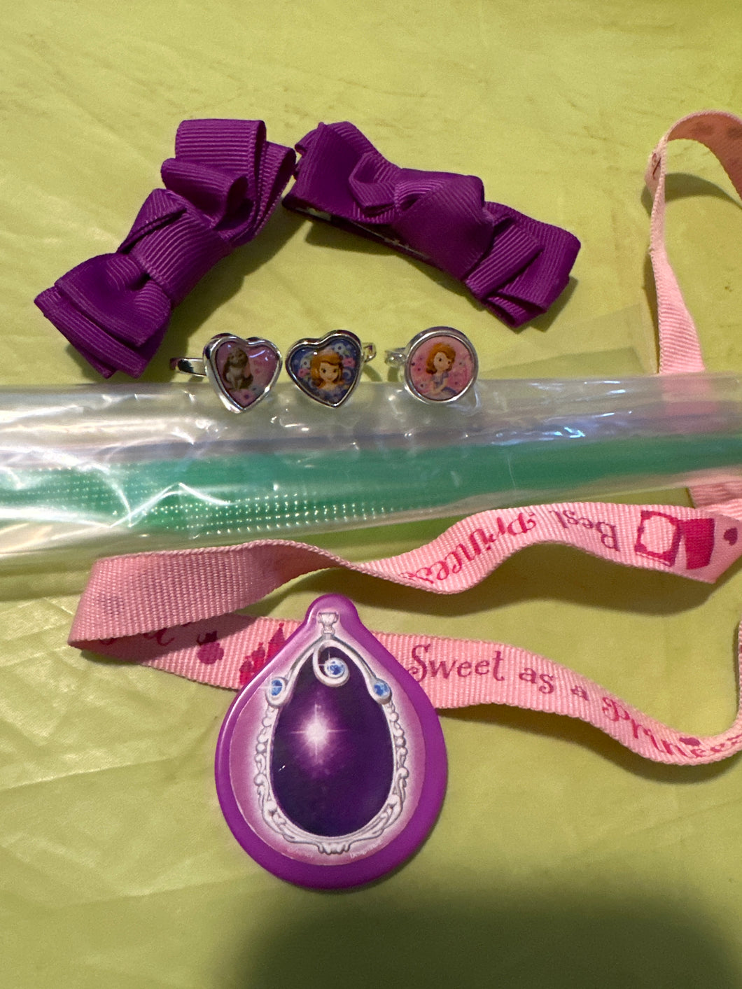 Princess Sofia 3 rings, 2 hair bows,