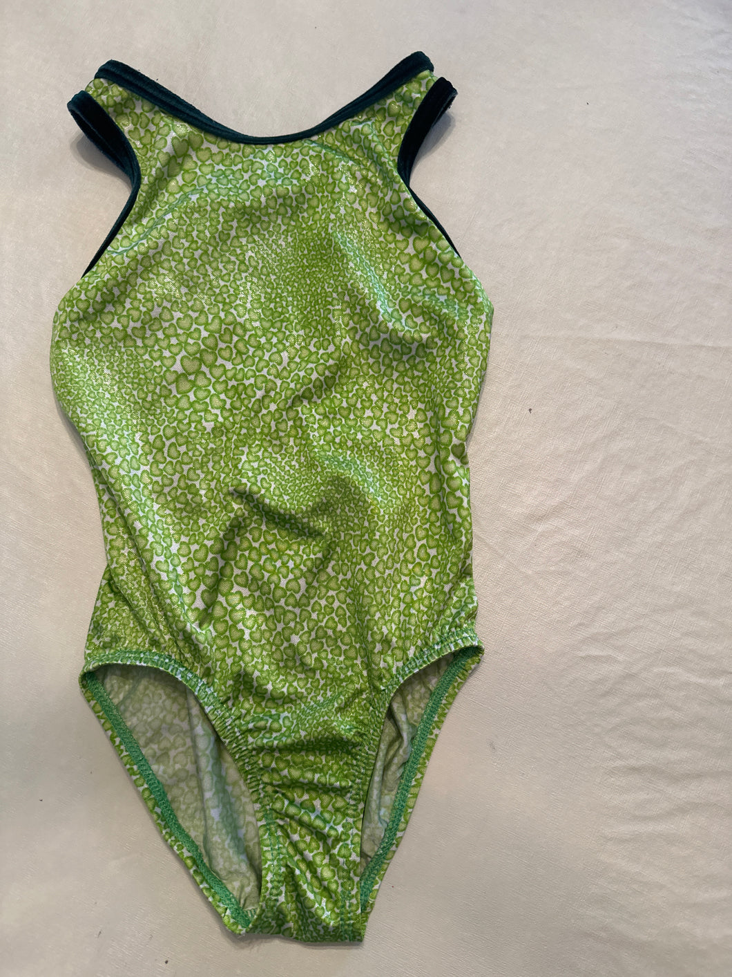 GK Leo green hearts Says M, fits small - size Kids 6