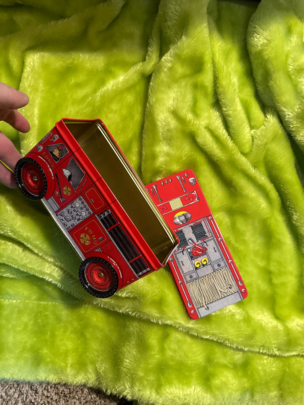 Fire truck tin box w lid