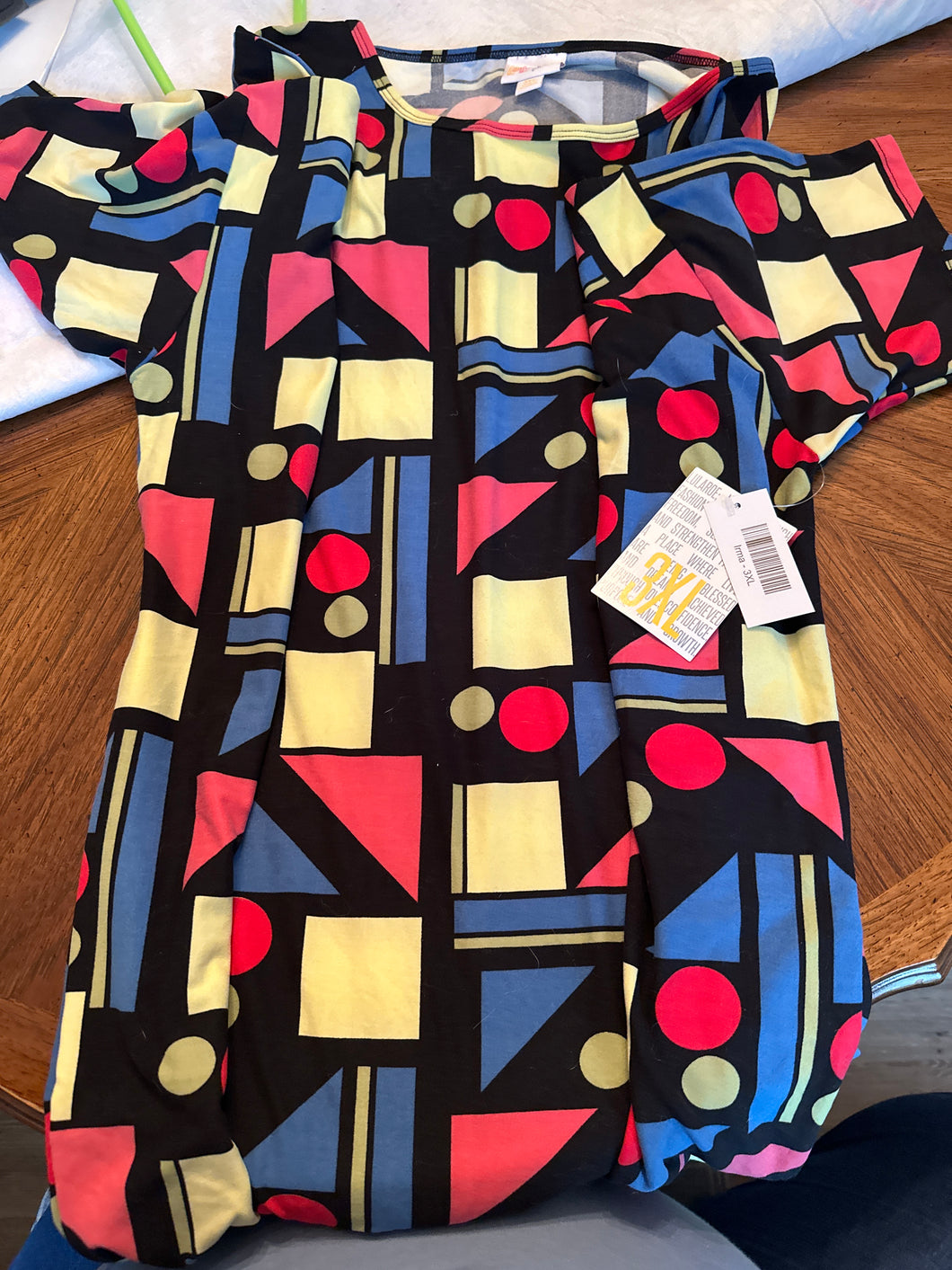 LuLaRoe Irma Shirt NWT 3XL Shape print - size Women XXXL (24-26)