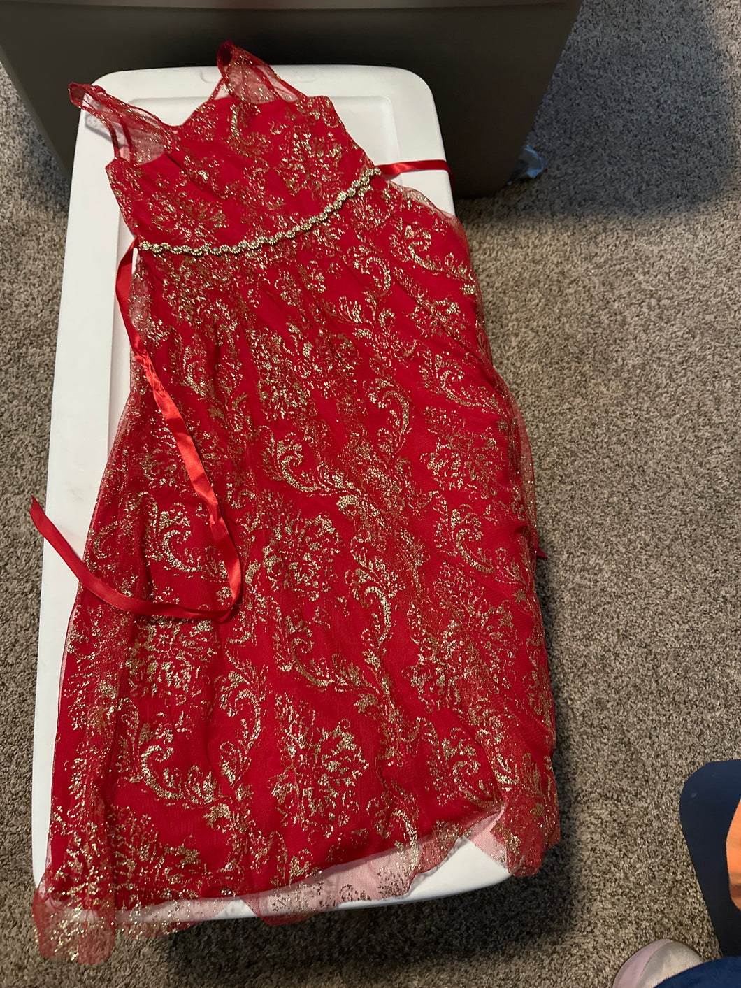 Tween diva dress Red w gold glitter - size Kids 6