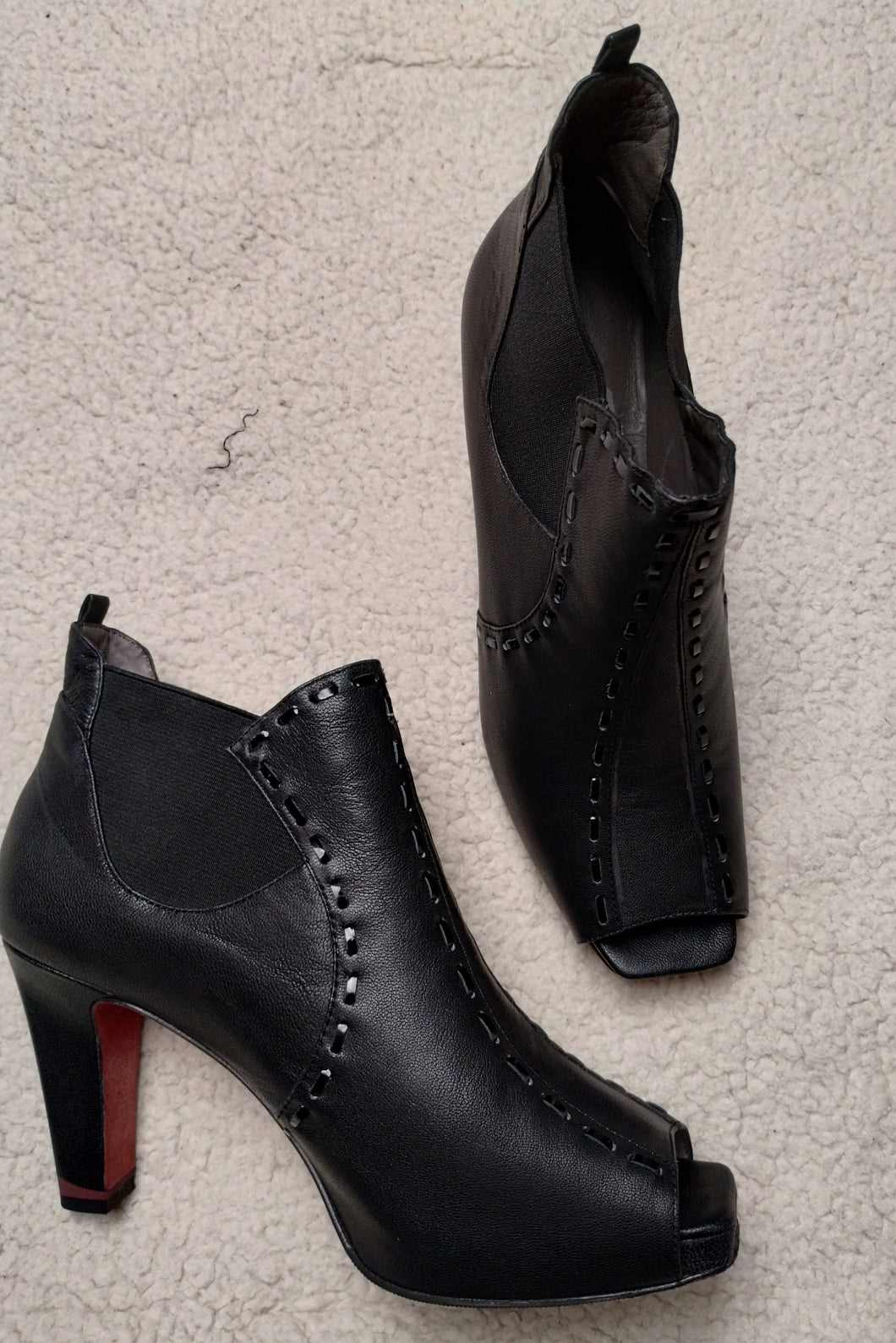 Oh! Healthy heels sz 39 Black leather booties - size Shoes-Womens 8