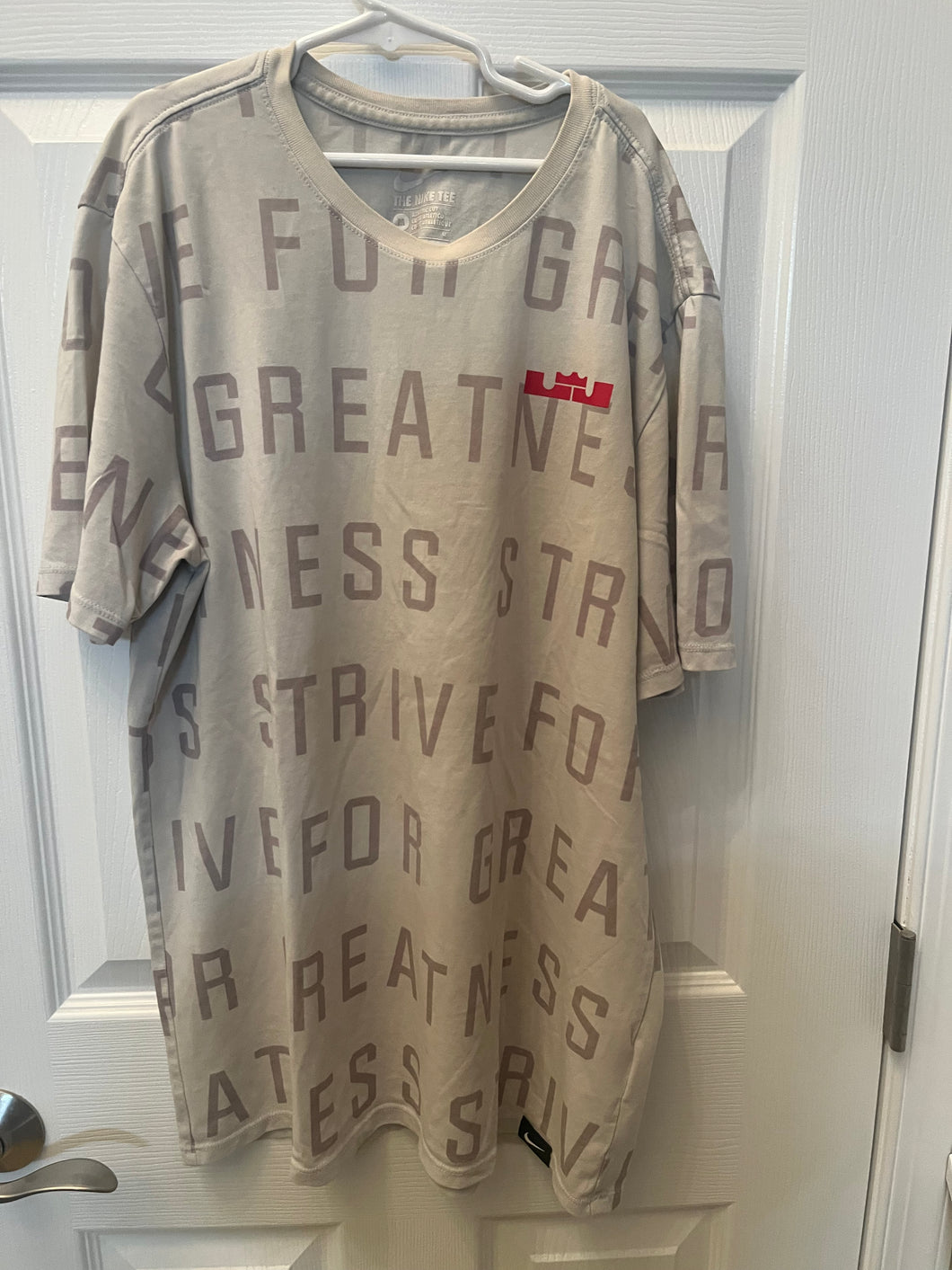 LeBron James Nike T SS Tshirt Gray - size Mens M
