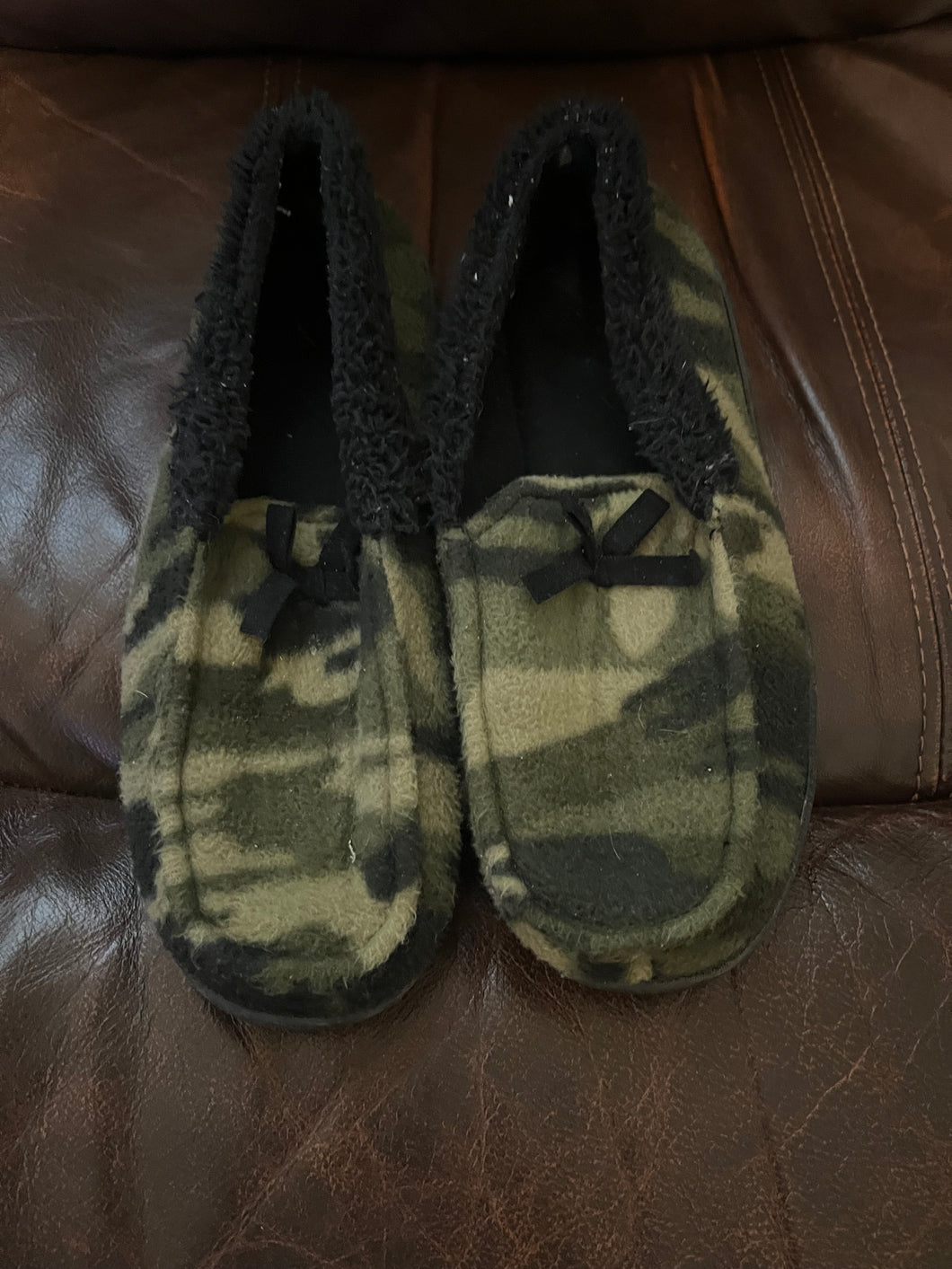 Hard soled camo slippers - size Shoes-youth  3