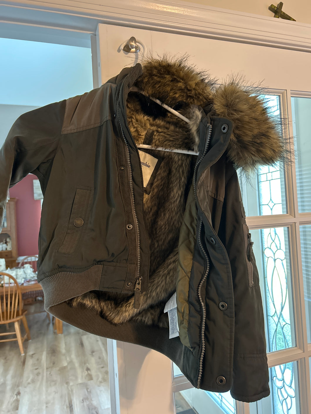Abercrombie winter coat Fur lined w hood - size Kids 6