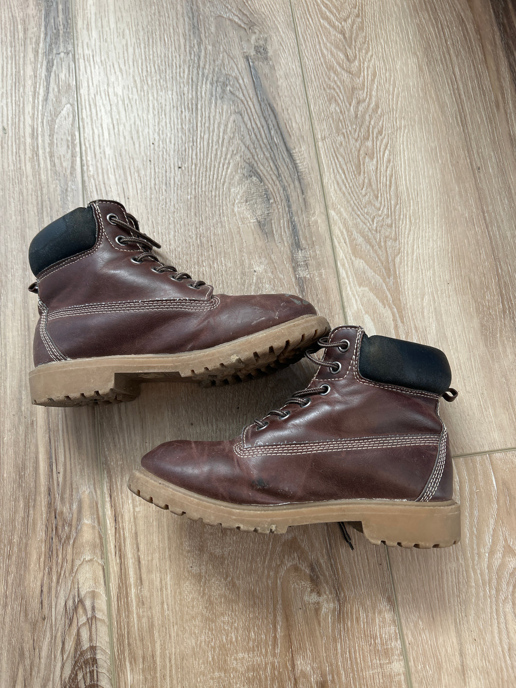 Oshkosh Leather Boots - size Shoes-youth  3