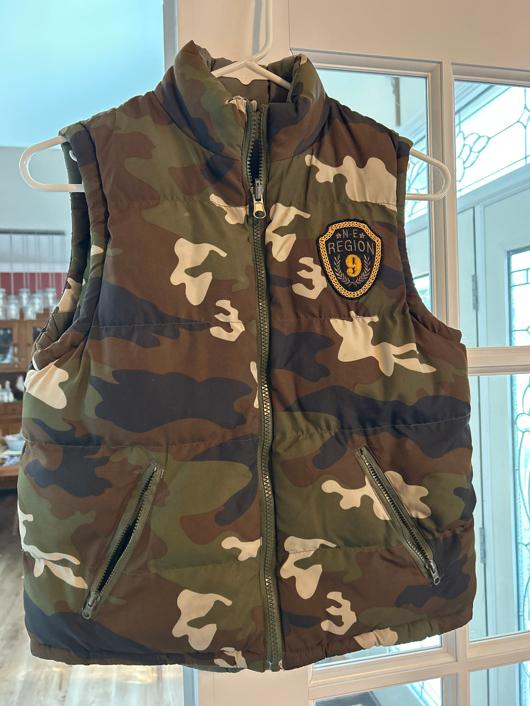 Children's Place Vest Camo Puffy Vest - size Kids 8