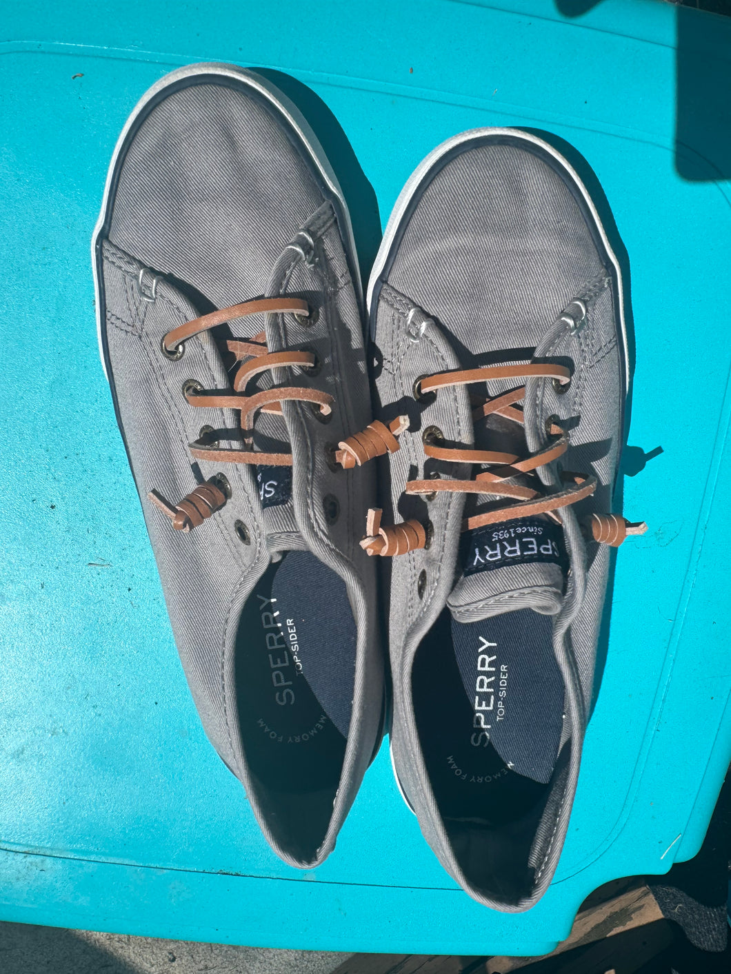Sperry Gray Canvas Top Slider Sneakers - size Shoes-teen 7