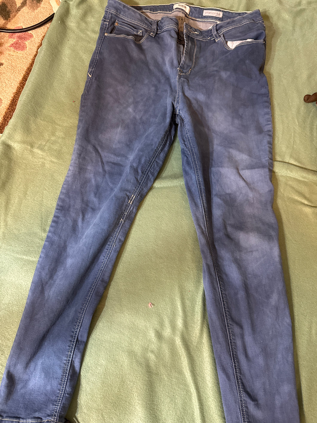 10-31 Kenzie Effortless Ankle Jeans - size Women M (8-10)