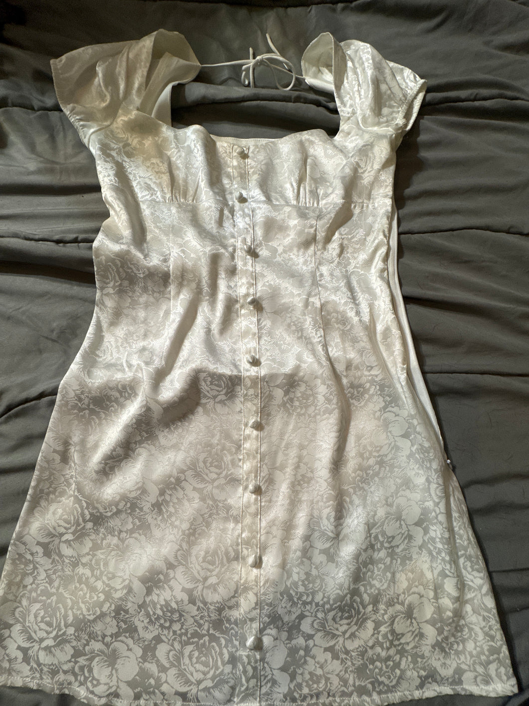 Princess Polly Sz4 White Silky Floral Dress - size Women S (4-6)