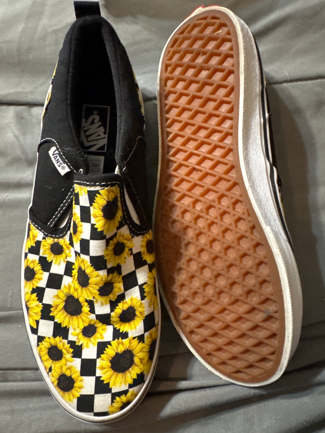 Vans Sz 6 kids Black & Sunflower Slip Ons - size shoes-teen 6