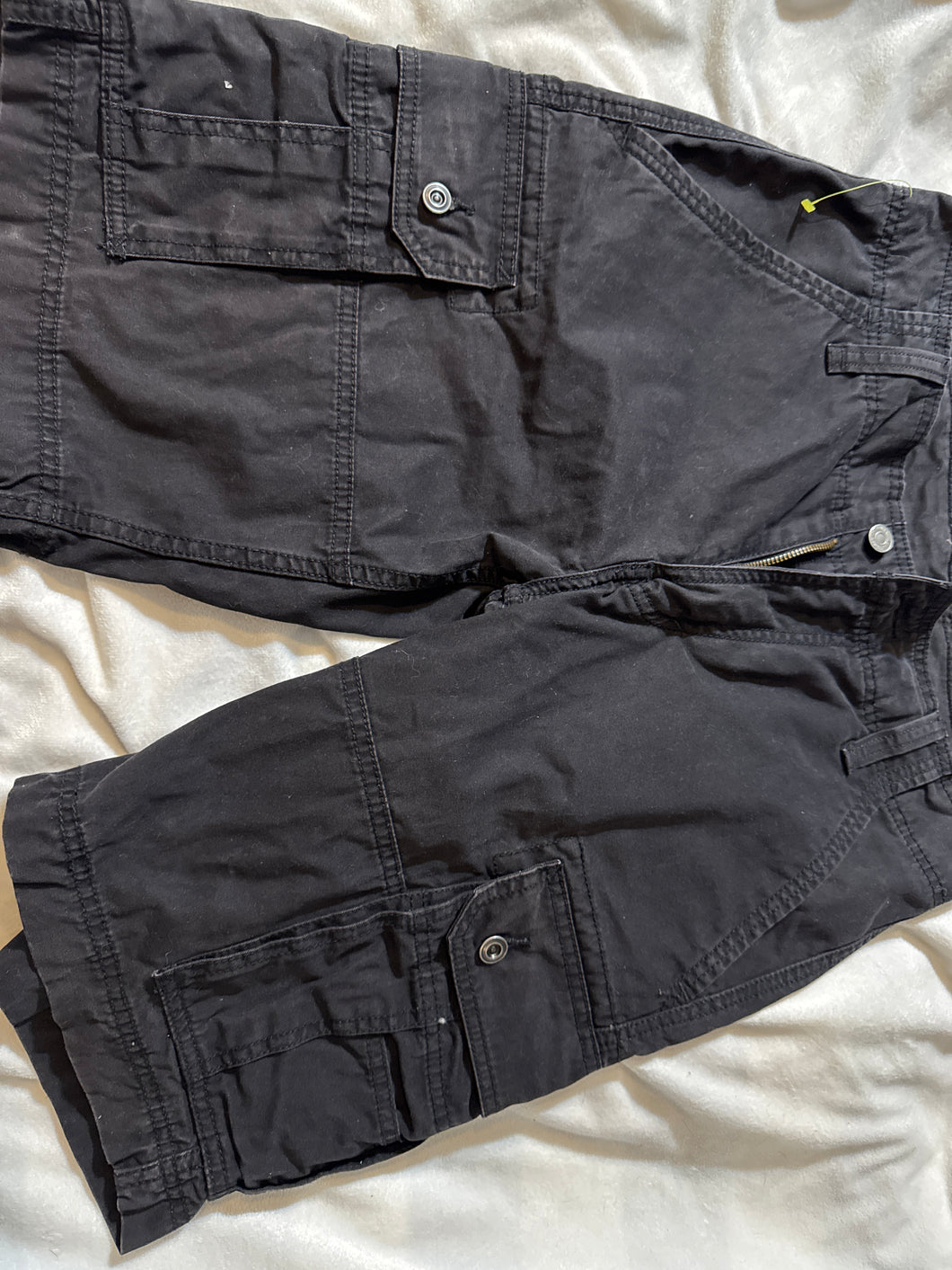 SZ 30 Levi's Black Cargo Shorts - size pants 28-30