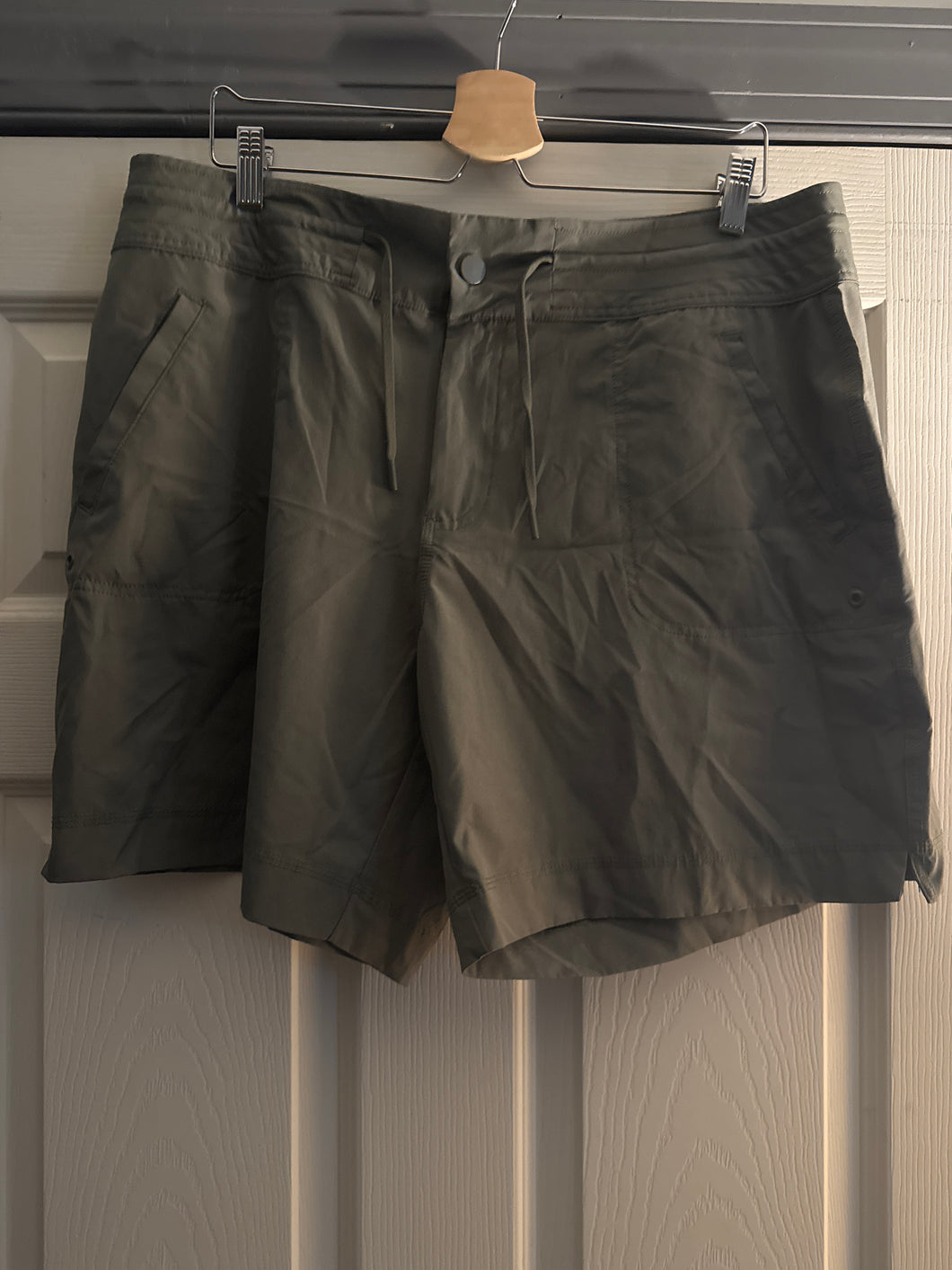 Athletic Works shorts Jogger/board sage green - size Women XL (14)