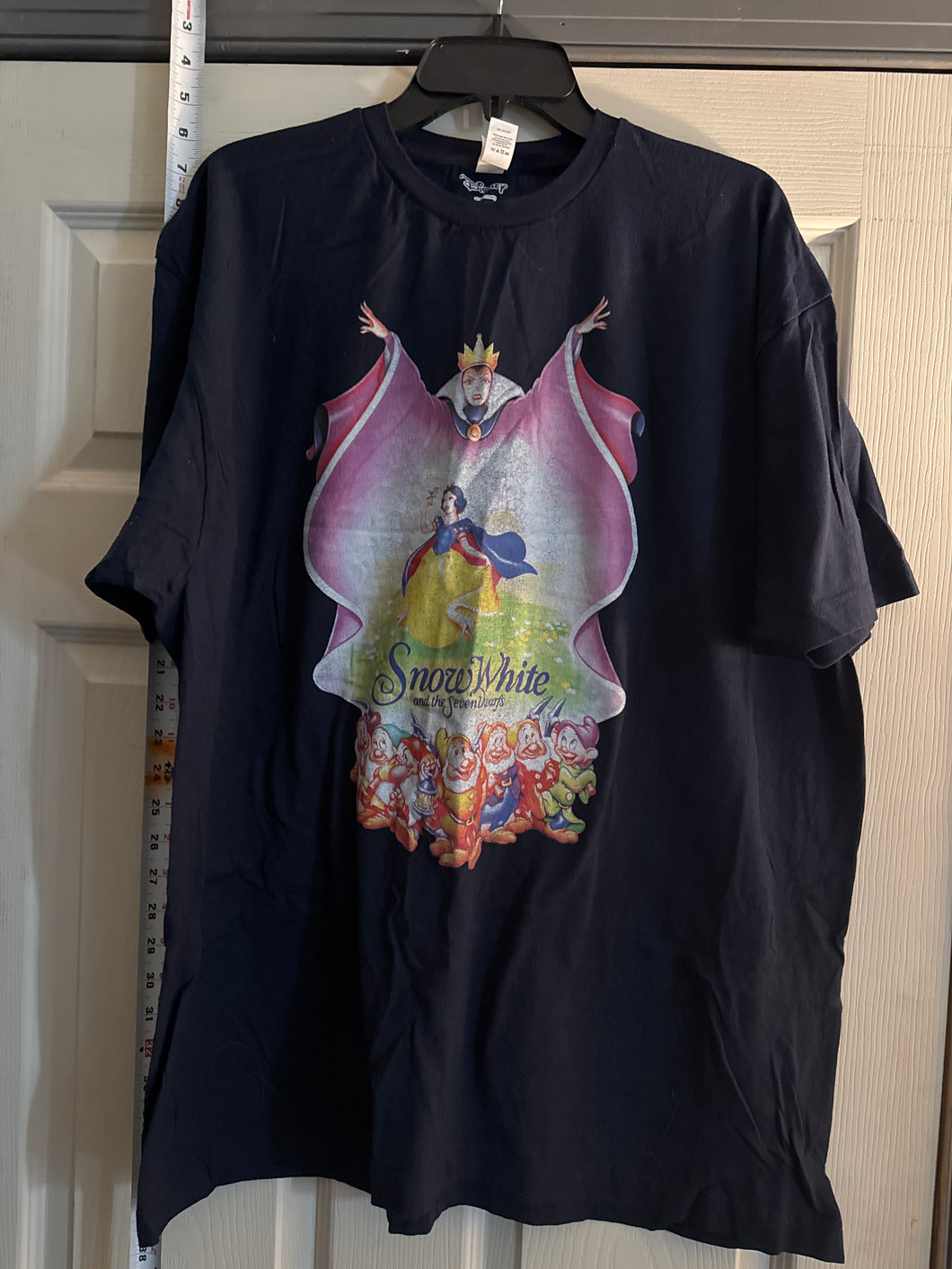 Disney Snow White/Queen Black SS Tee - size Women XXL (20-22)