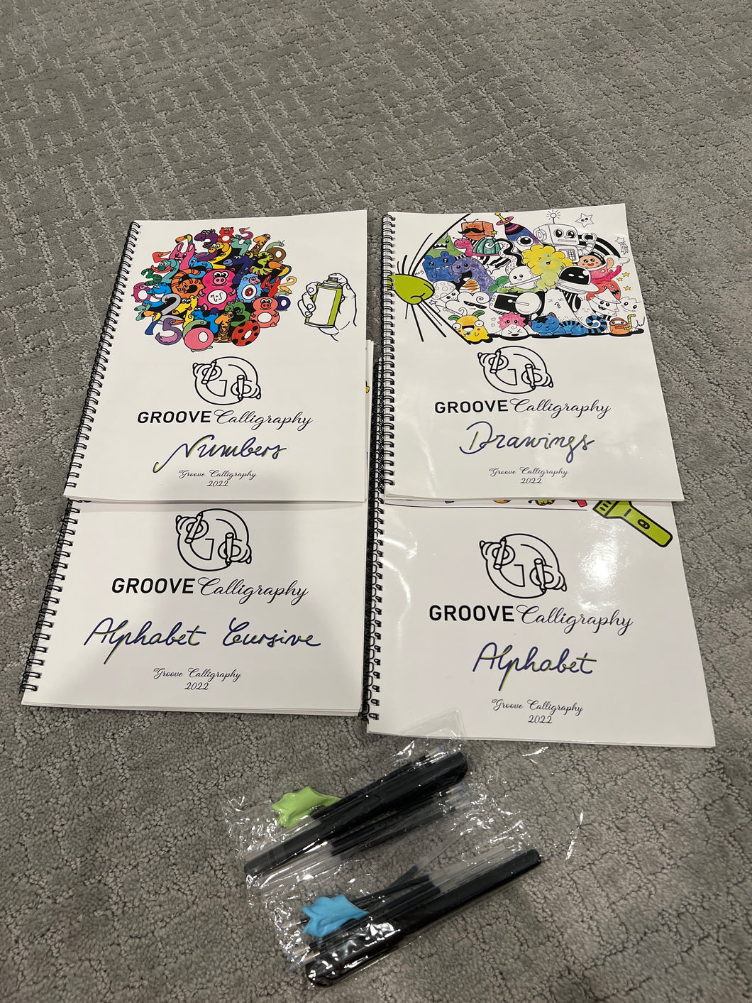 Groove Calligraphy pens+ 4 books