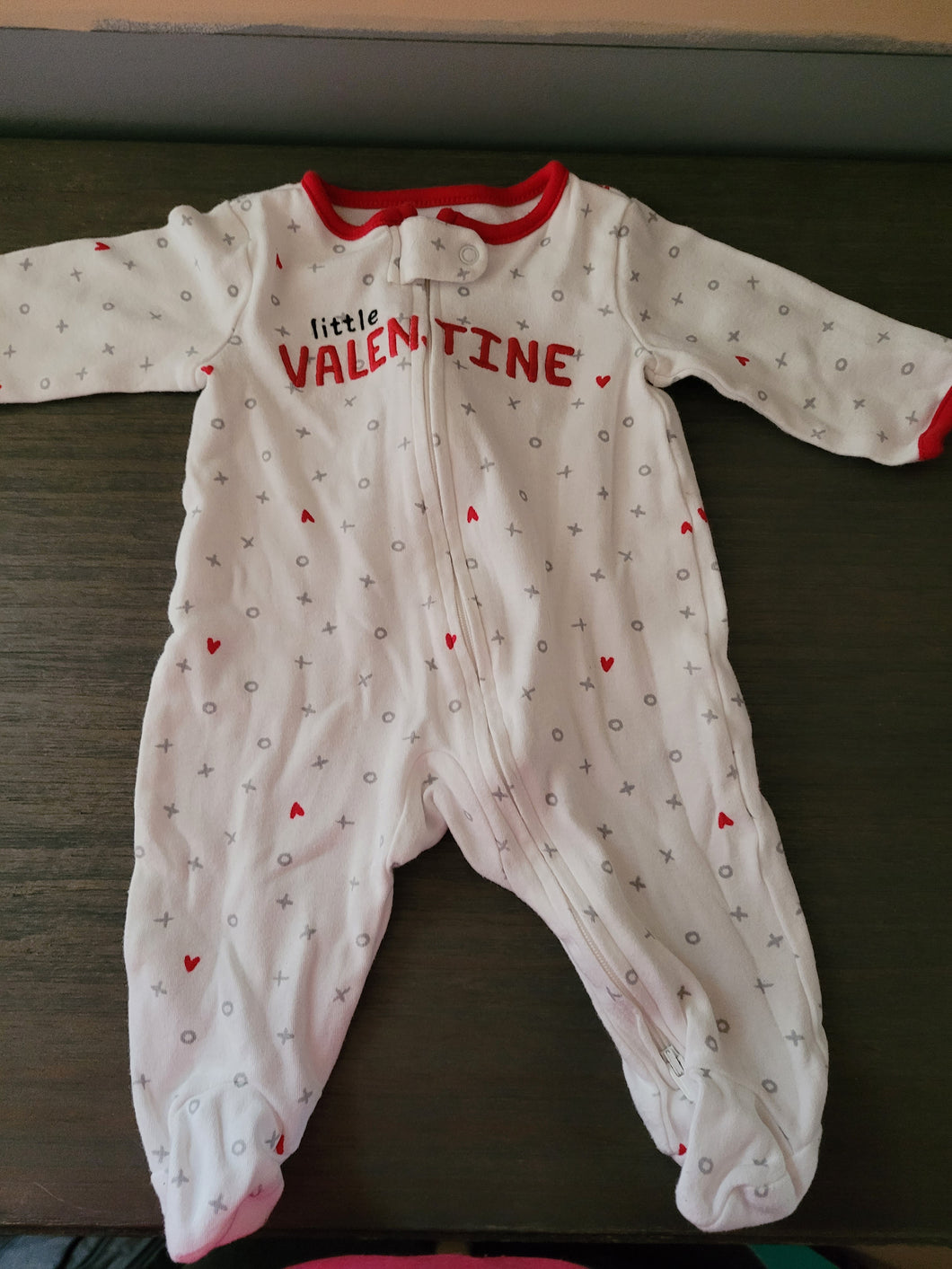 Valentine sleeper White xoxo - size 3 Months