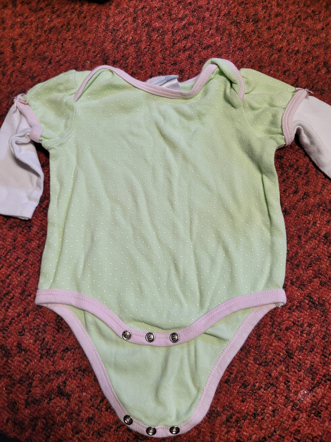 Green poke a dot Oneis - size 9 Months