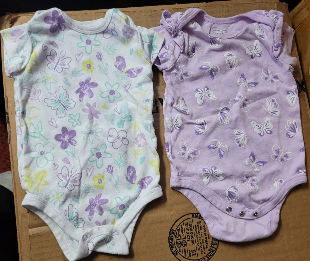 2 oneises White w flowers - size 6 Months