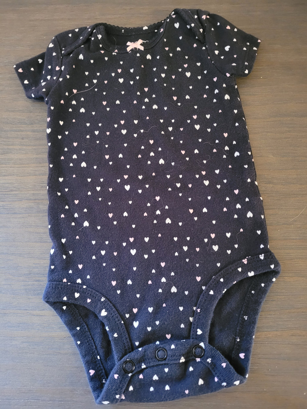 Heart oneise Black w white and pink - size 6 Months